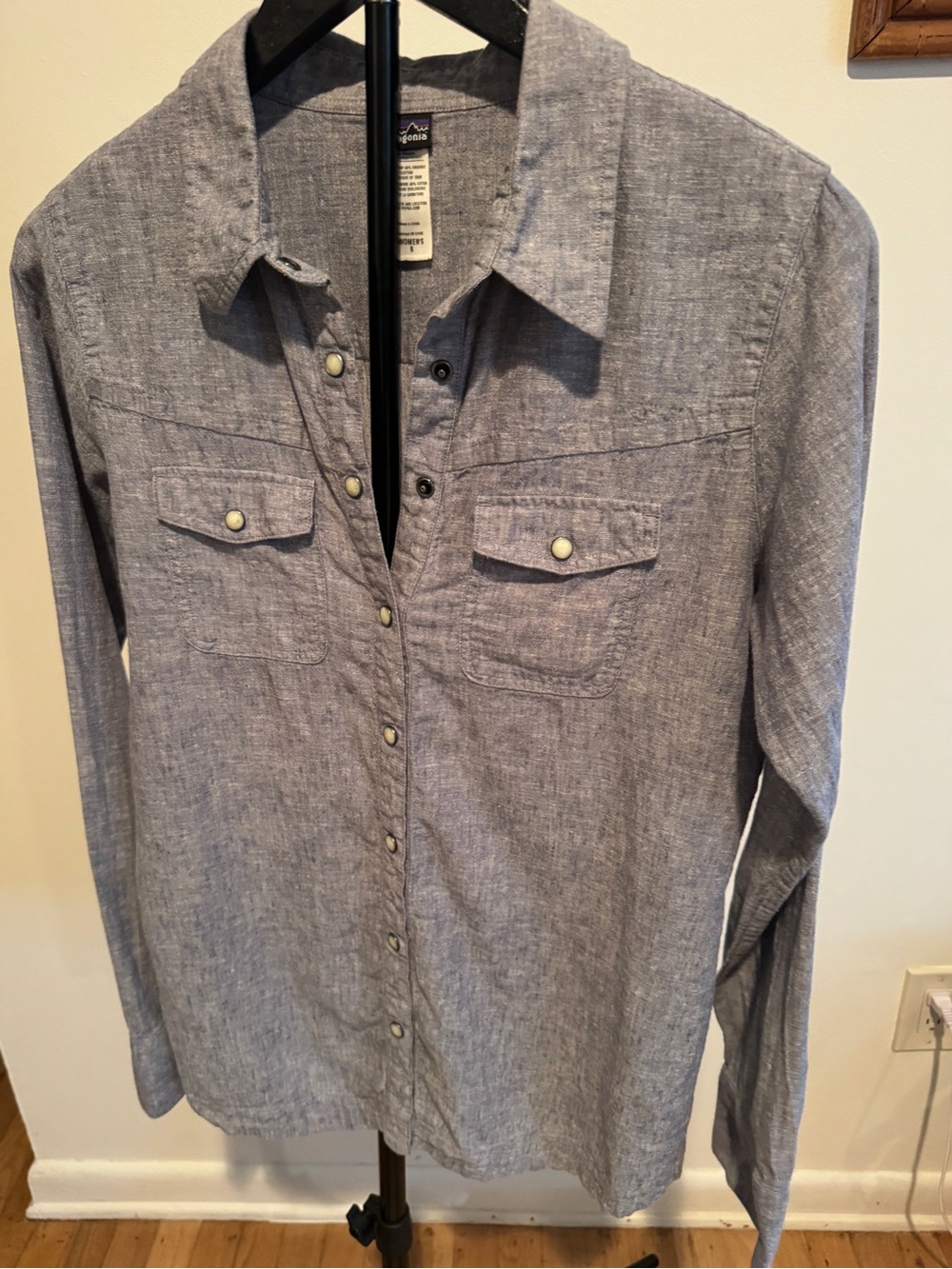 Women’s Western Pearl Snap Button Down Size 6 long Sleeve Excellent Condition